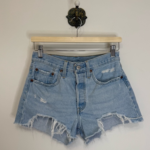 Levi’s 501 Jean Shorts Button Fly Cotton Destructed Light Wash Women’s Size 26 - Picture 1 of 9